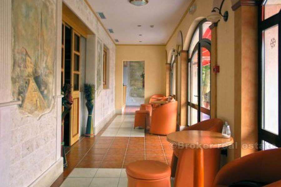 Hotel prvi red do mora - Omiško područje