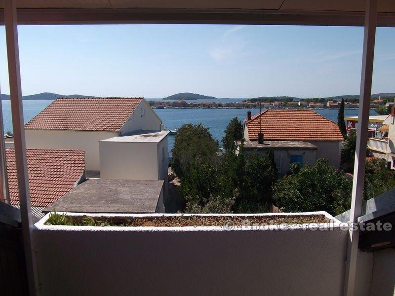 Sibenik område - Hus med 9 leiligheter 50 meter fra sjøen