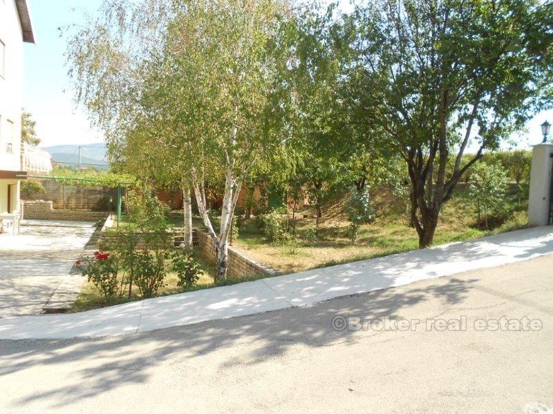 Knin - two identical houses