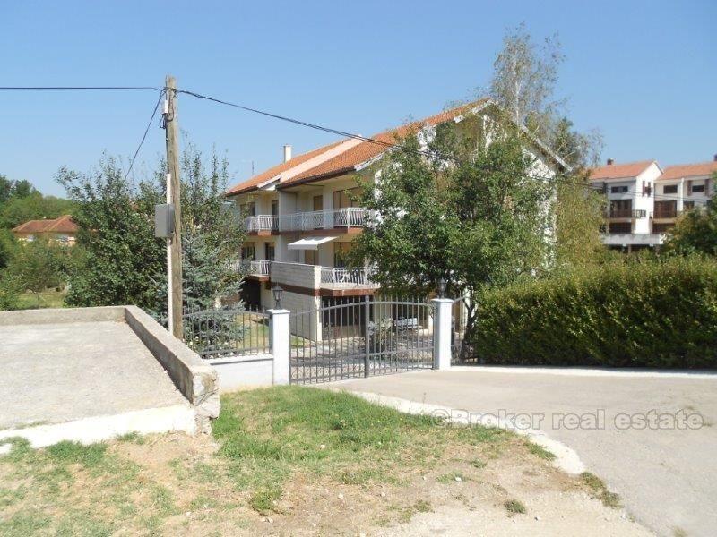 Knin - two identical houses