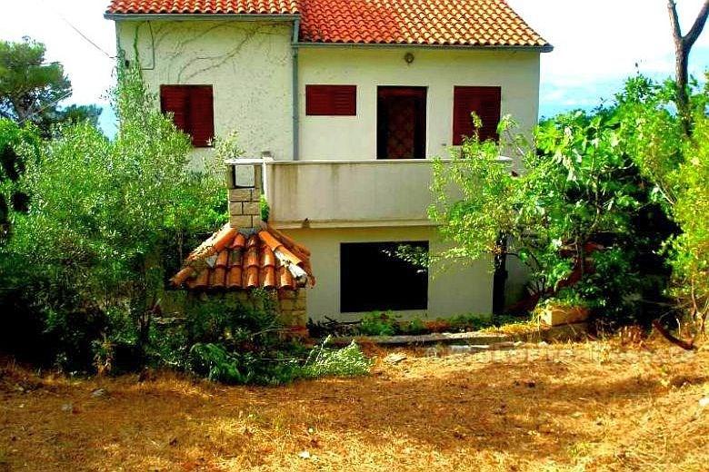 øya Brac, et hus ved havet