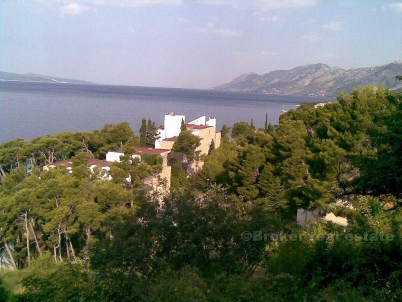 i närheten av Makarska. Lägenhet + studio lägenhet