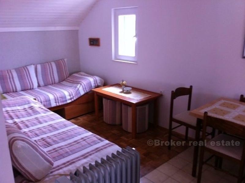 Остров Шолта, дом