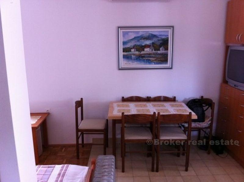 Остров Шолта, дом