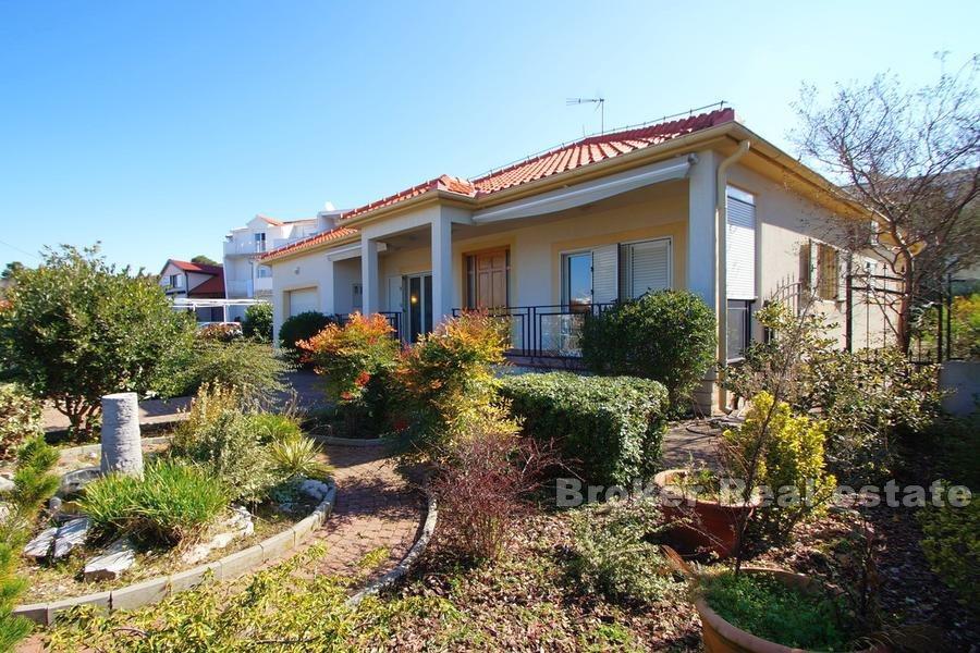 Vicino a Sibenik - Casa familiare, prima fila al mare