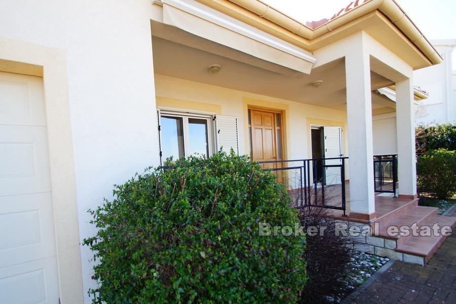 Vicino a Sibenik - Casa familiare, prima fila al mare