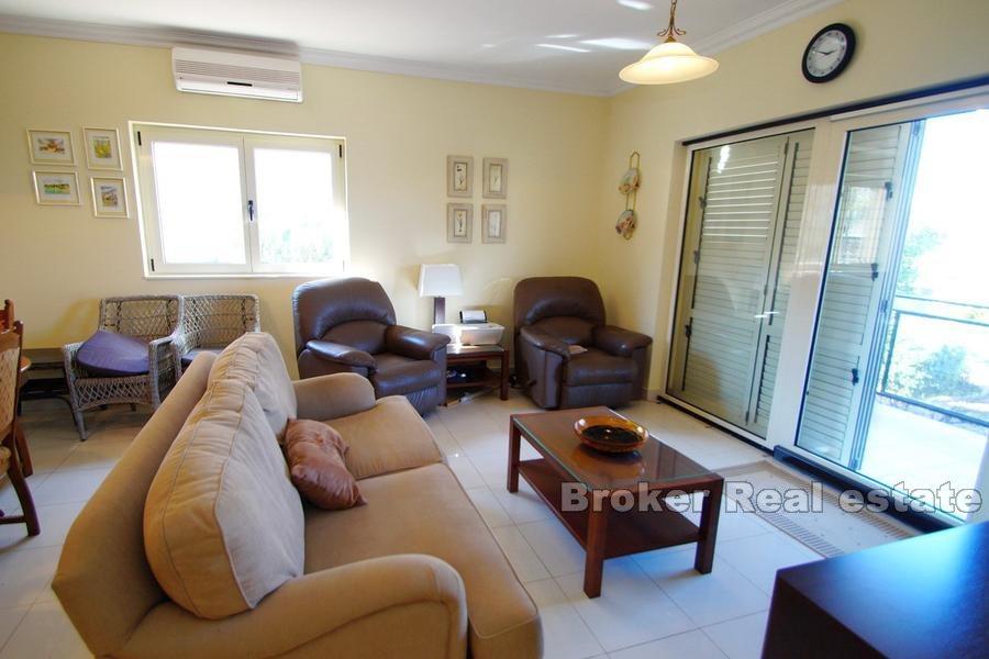 Vicino a Sibenik - Casa familiare, prima fila al mare