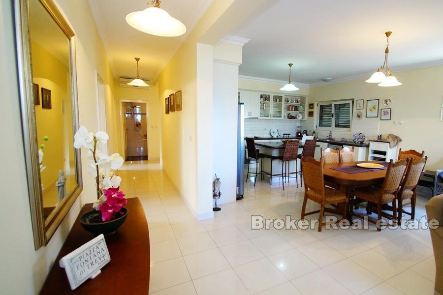 Vicino a Sibenik - Casa familiare, prima fila al mare