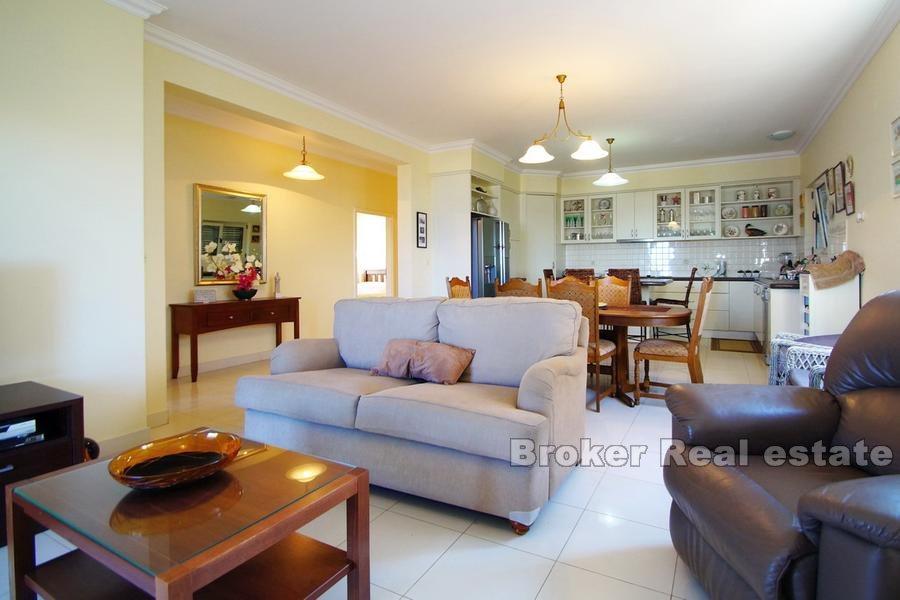 Vicino a Sibenik - Casa familiare, prima fila al mare