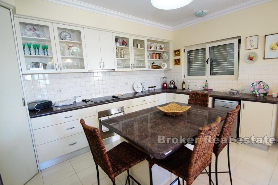 Vicino a Sibenik - Casa familiare, prima fila al mare