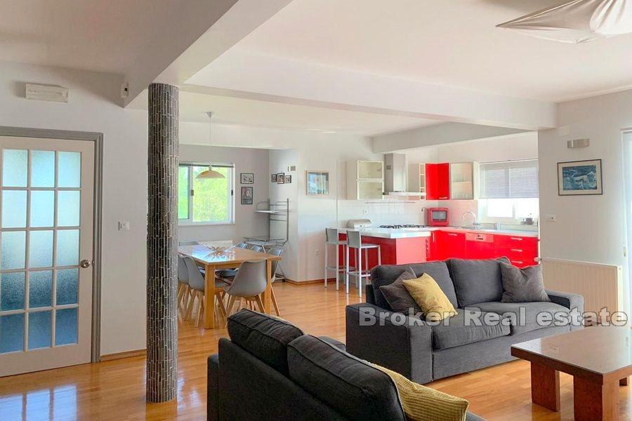 Makarska - Hus med basseng og havutsikt