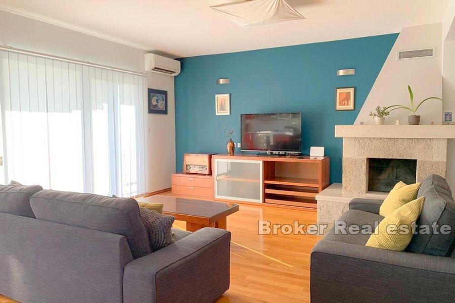 Makarska - Hus med basseng og havutsikt