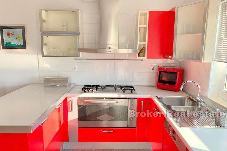 Makarska - Hus med basseng og havutsikt