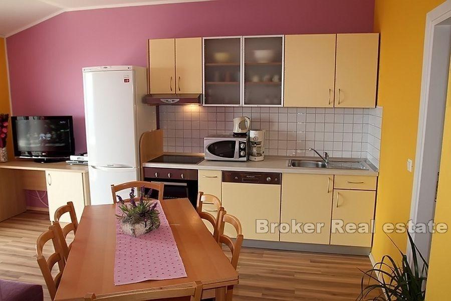 Makarska - Hus med basseng og havutsikt