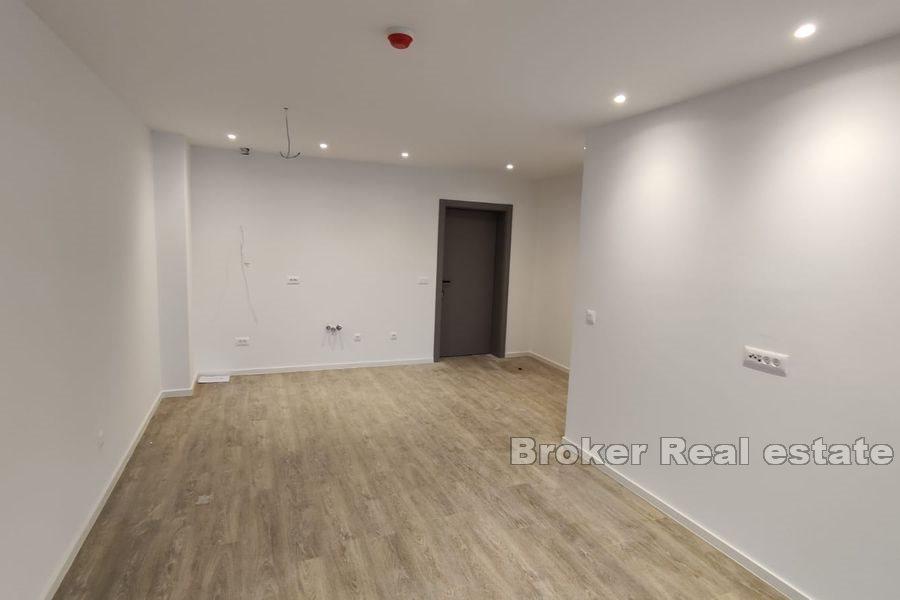 Makarska - Dvouložnicové apartmány v novostavbě s bazénem
