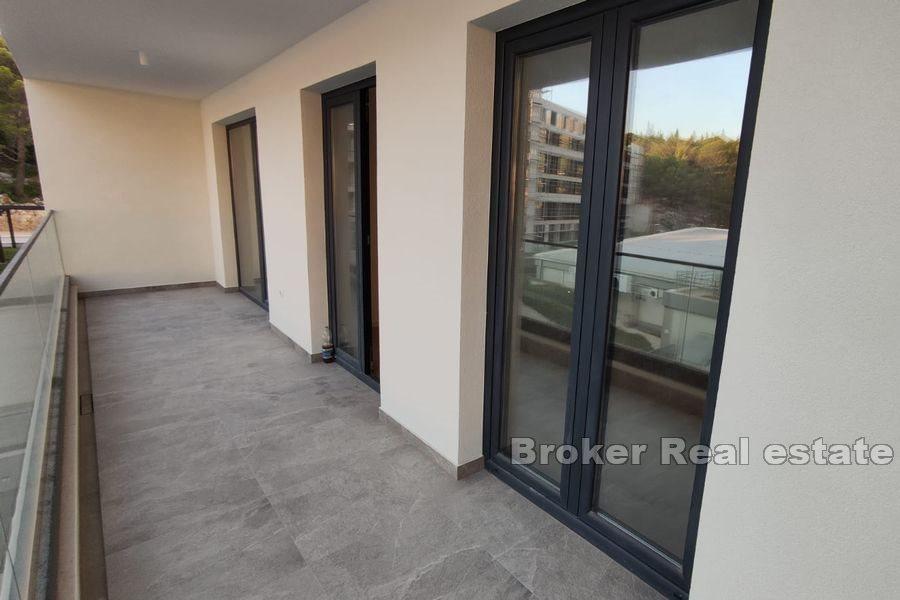 Makarska - Dvouložnicové apartmány v novostavbě s bazénem
