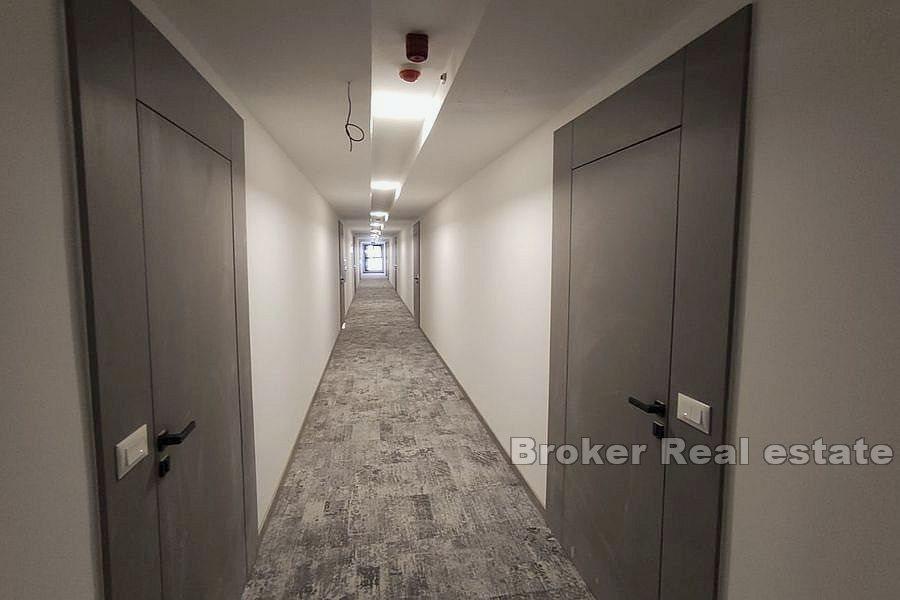 Makarska - Dvouložnicové apartmány v novostavbě s bazénem