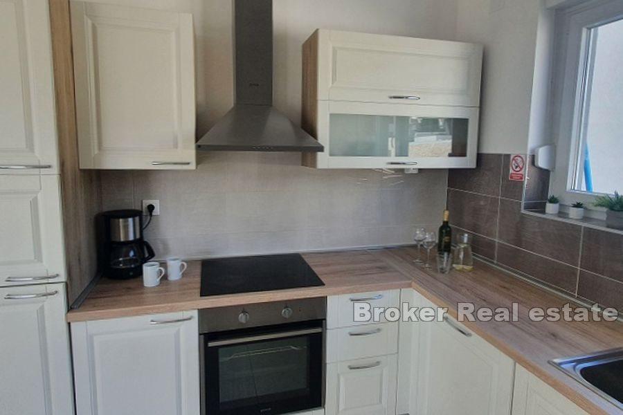 Ostrov Pag - Dvoupodlažní apartmán s bazénem a výhledem na moře