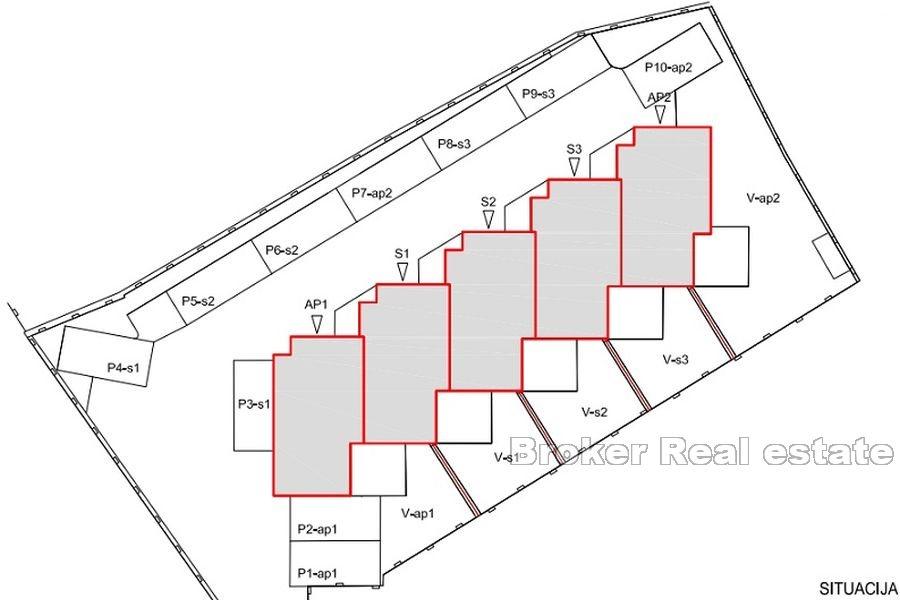 Ostrov Pag - Třípatrový apartmán se dvorem
