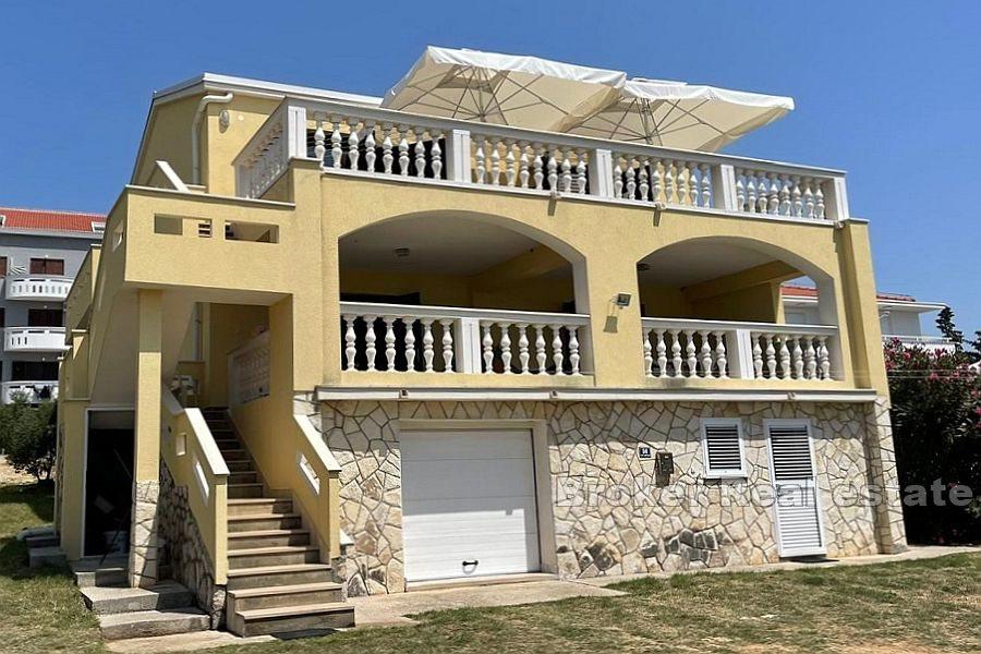 Ostrov Pag - Dům s apartmány v blízkosti moře