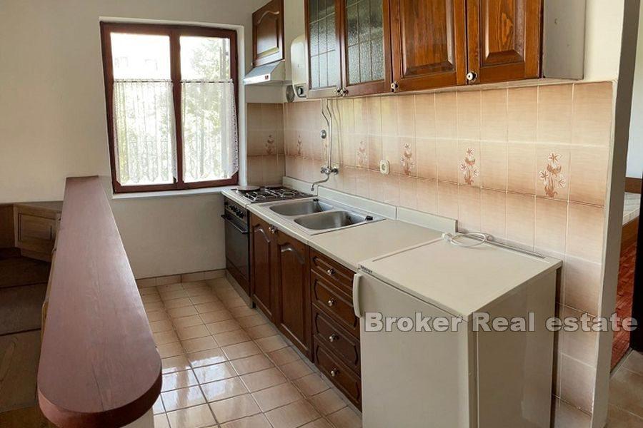 Ostrov Pag - Dům s apartmány v blízkosti moře