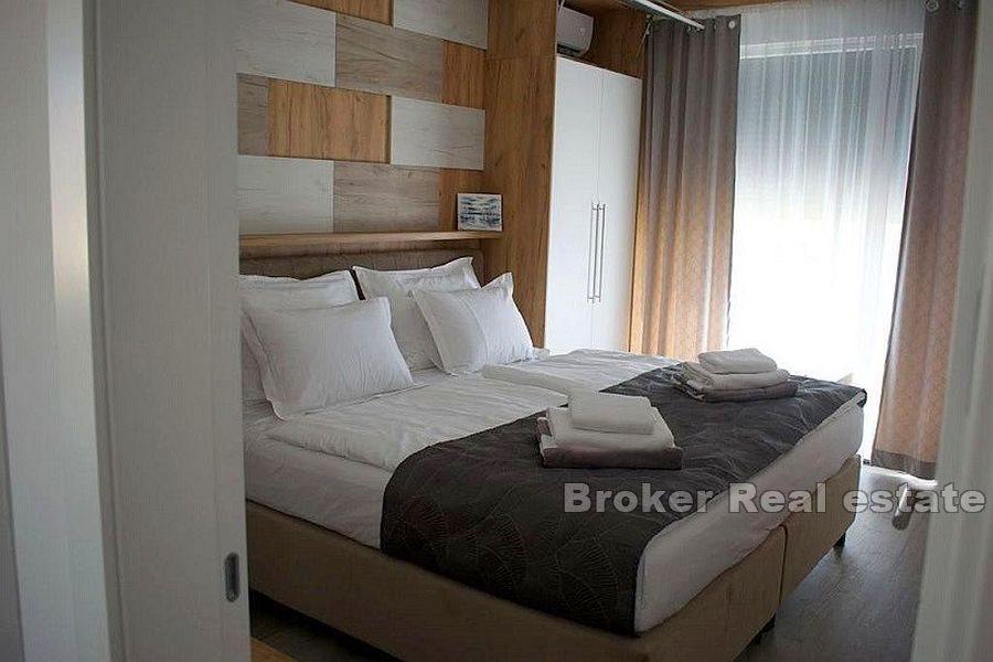 Ostrov Pag - Komfortný dom s bazénom