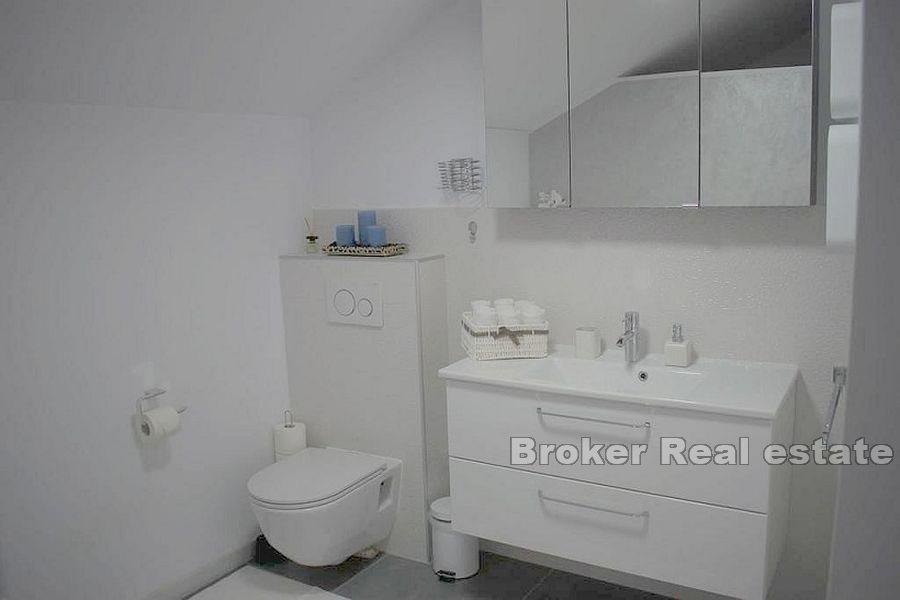 Ostrov Pag - Komfortný dom s bazénom