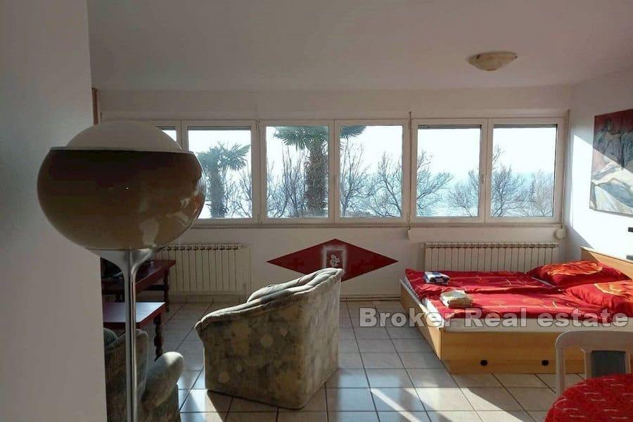 Porec - Dom z apartamentami w pierwszym rzędzie do morza