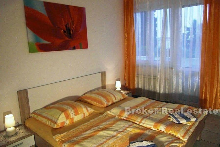 Porec - Dom z apartamentami w pierwszym rzędzie do morza