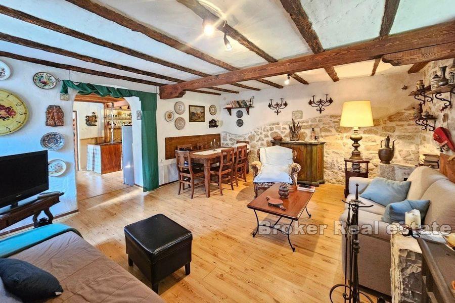 Рядом с Поречем - средиземноморский каменный дом