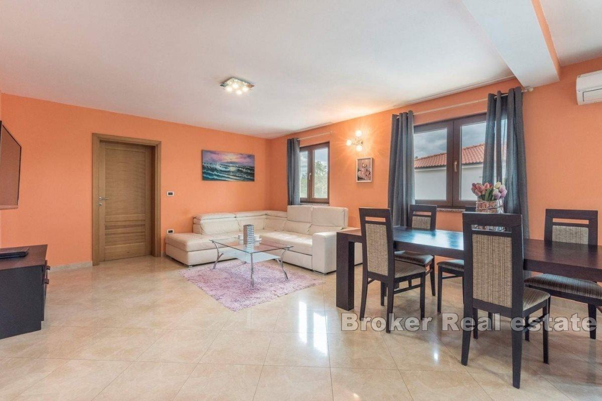 House with pool in a quiet area