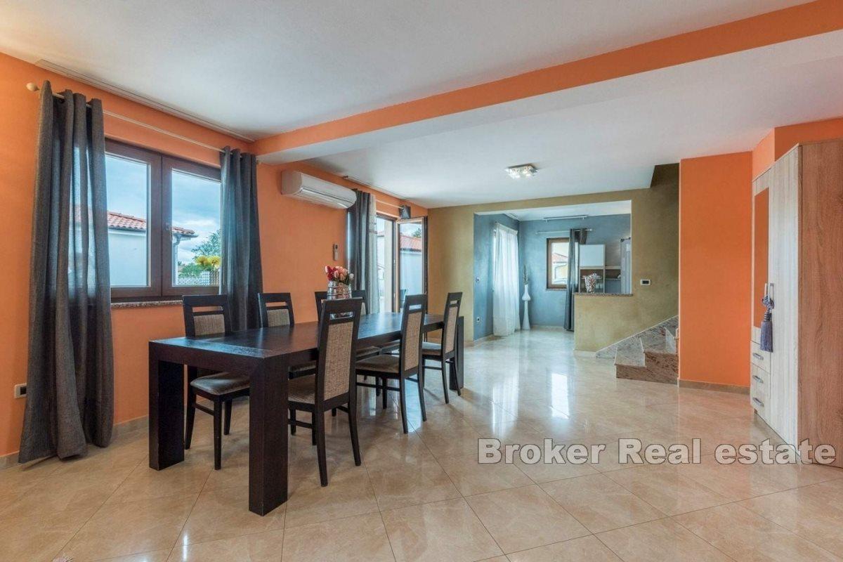 House with pool in a quiet area