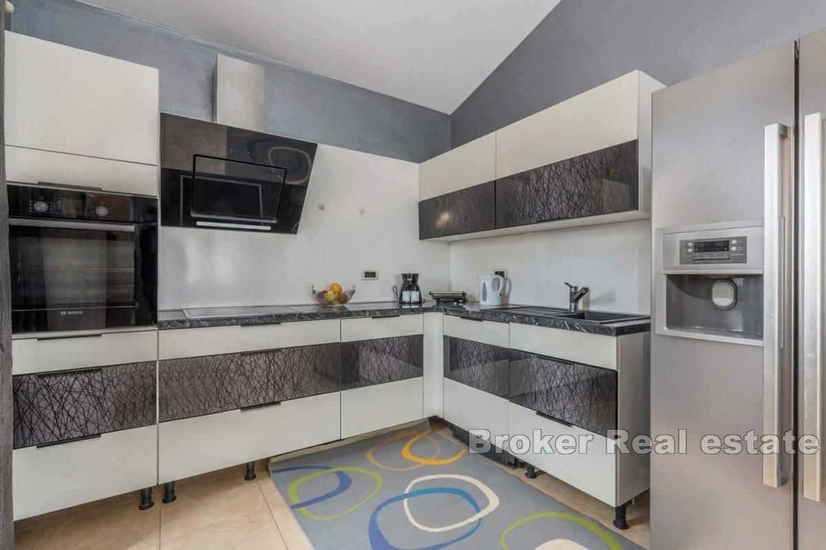 House with pool in a quiet area