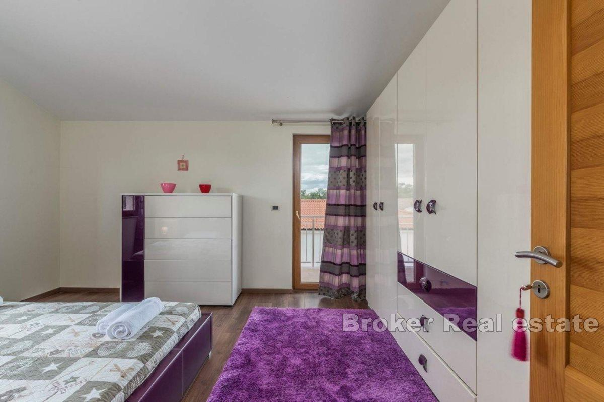 House with pool in a quiet area