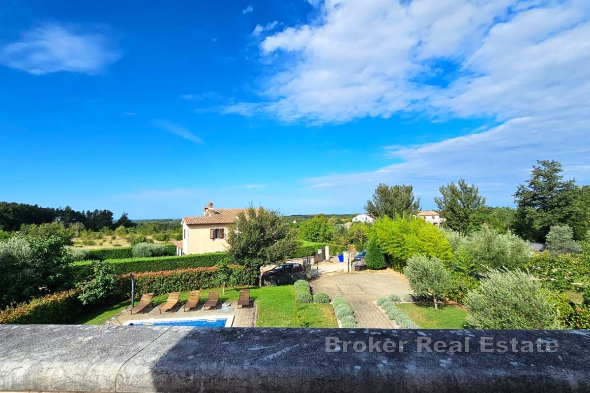 Hus med basseng i sentrale Istria