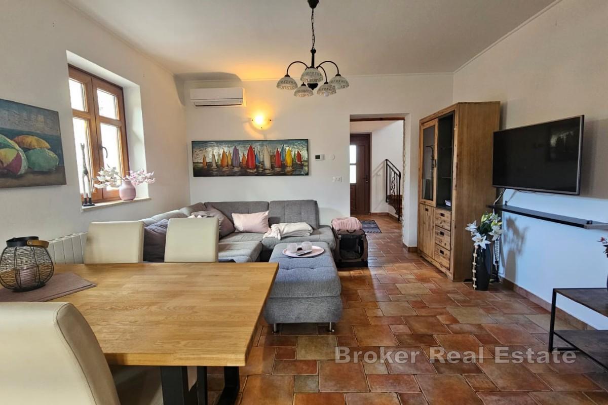 Hus med basseng i sentrale Istria