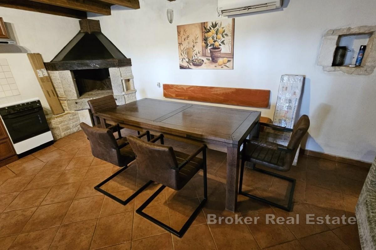 Maison avec piscine et terrain