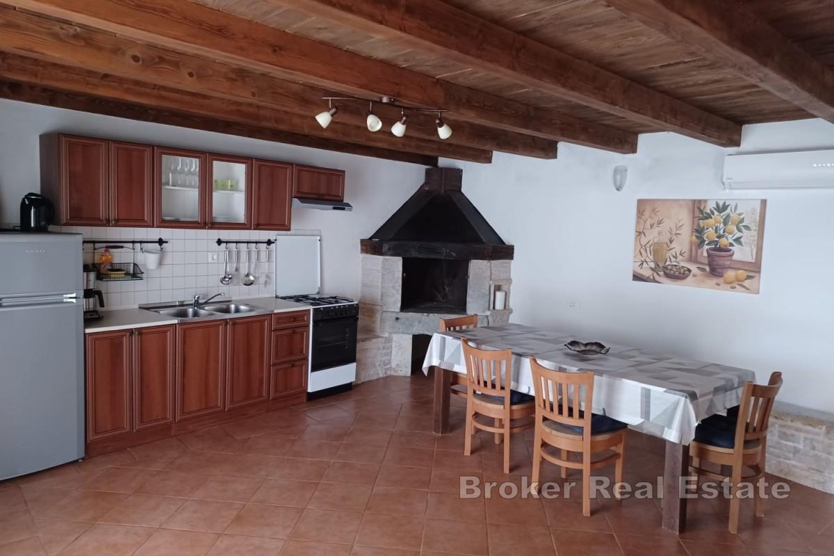 Maison avec piscine et terrain