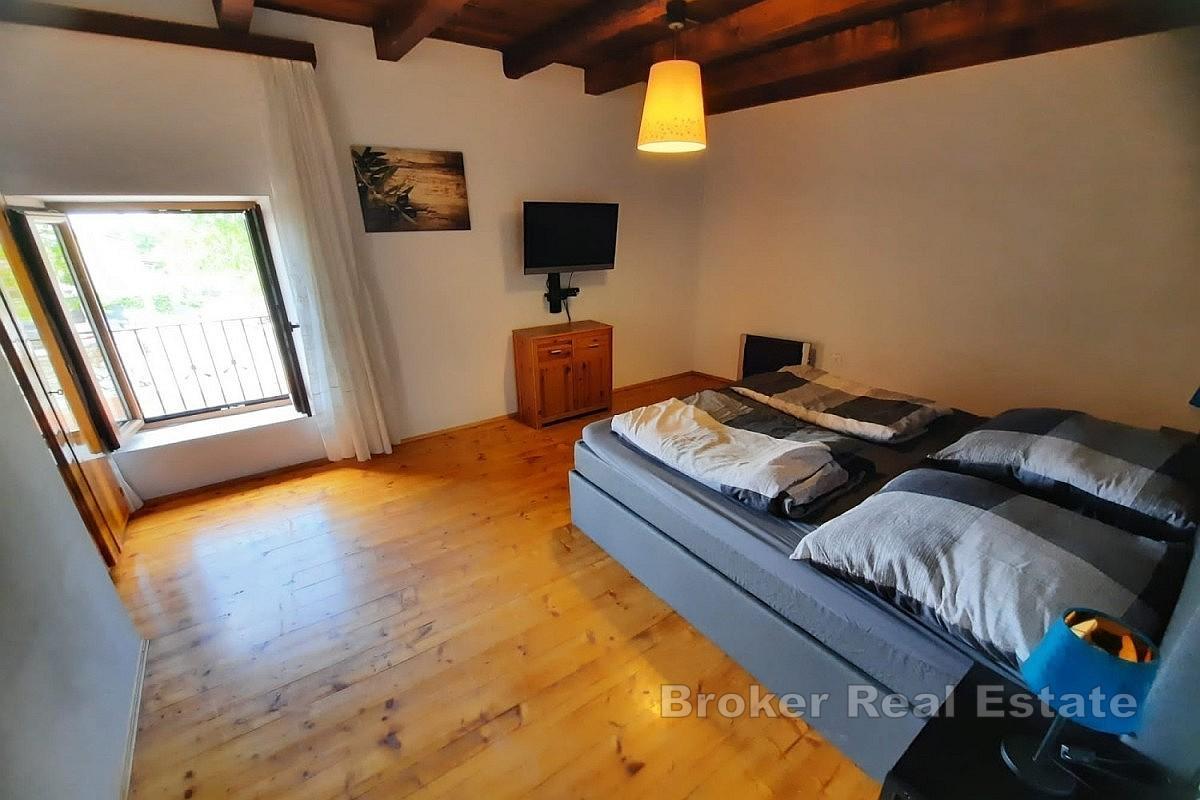 Maison avec piscine et terrain