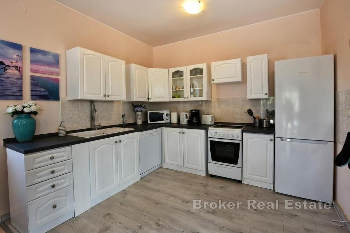 Dom s bazénom v tichom prostredí