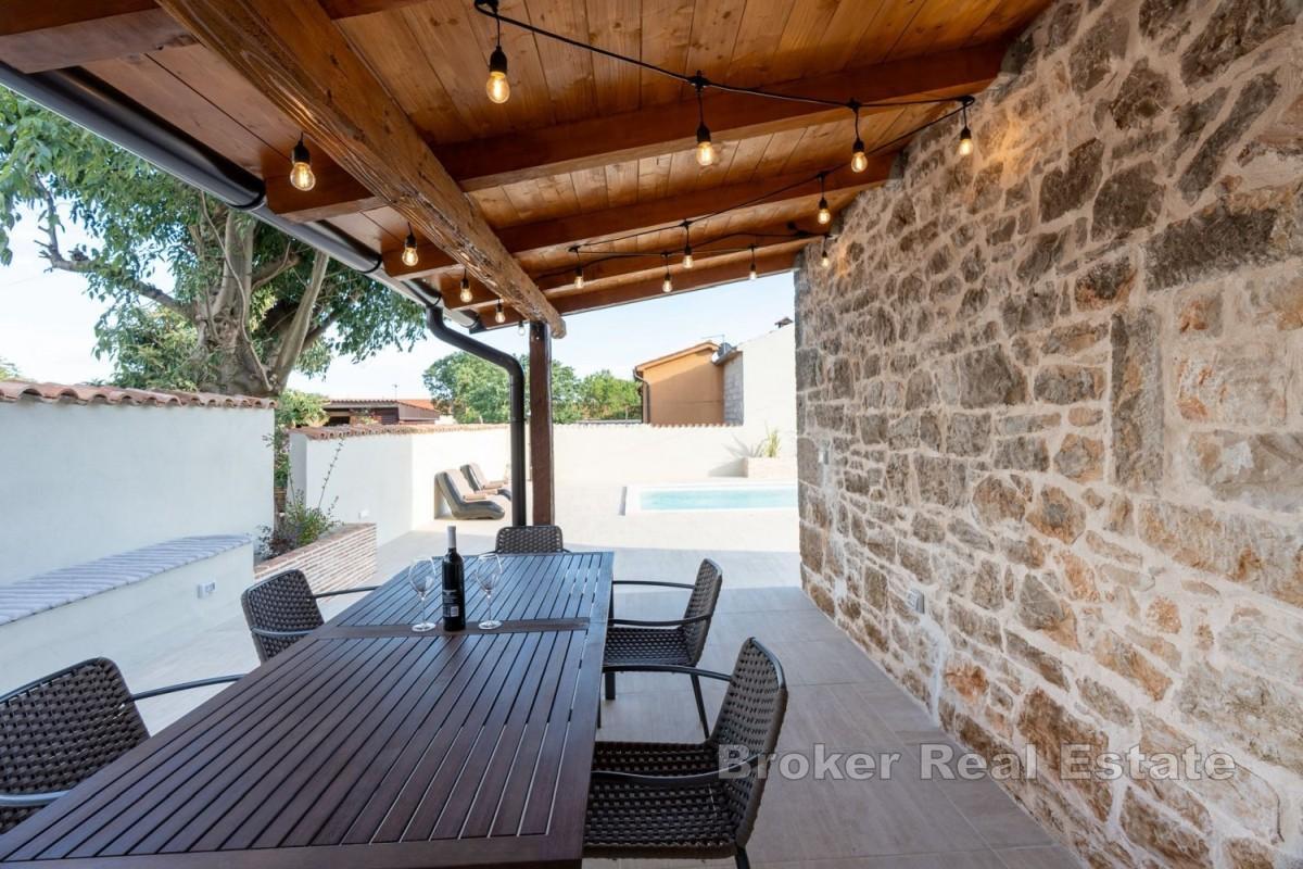 Istrijský kamenný dům s bazénem