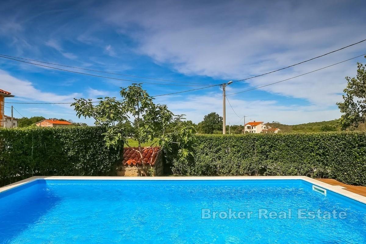 Komforna prizemnica s bazenom