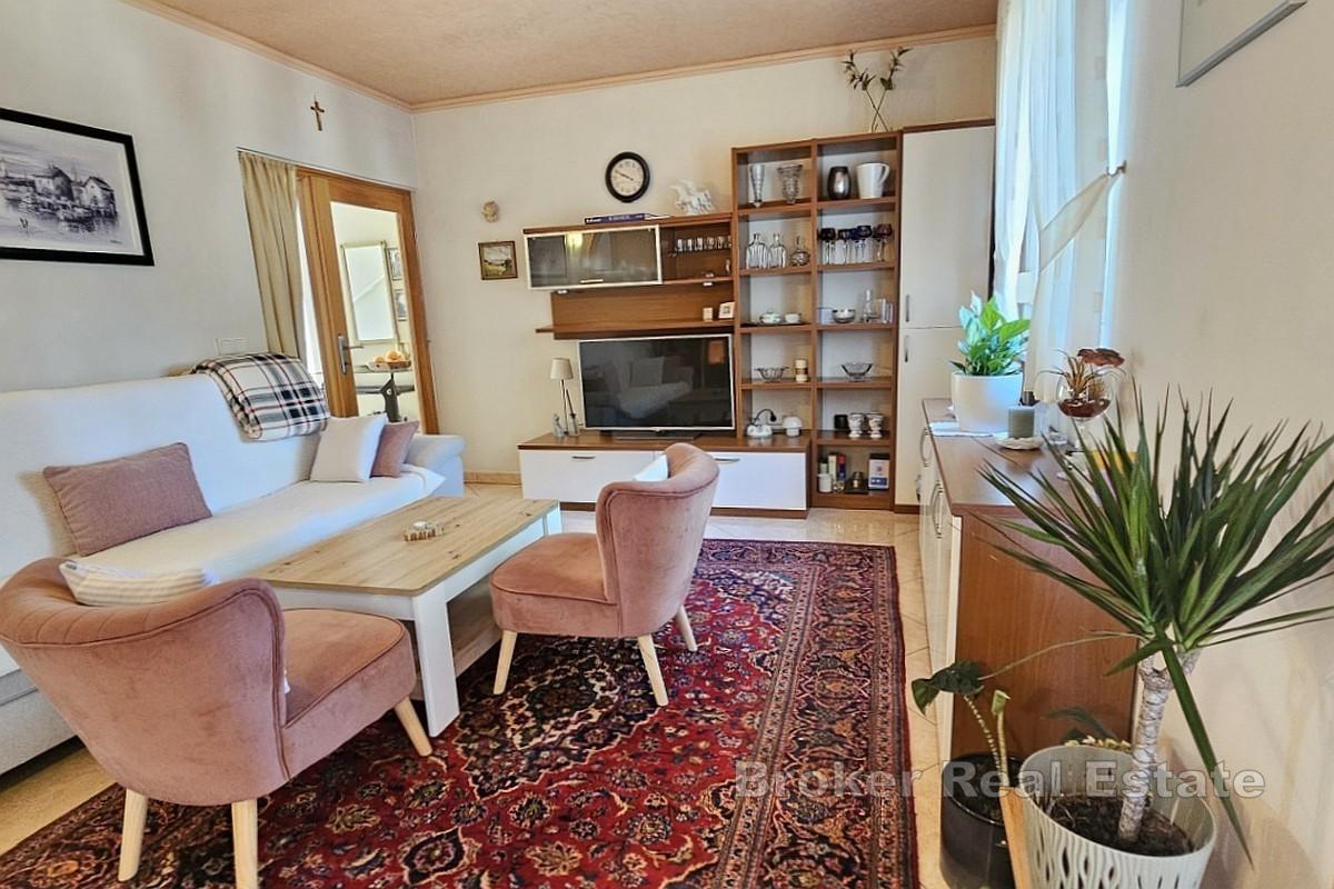 Dom w zabudowie bliźniaczej z widokiem na morze w spokojnej okolicy