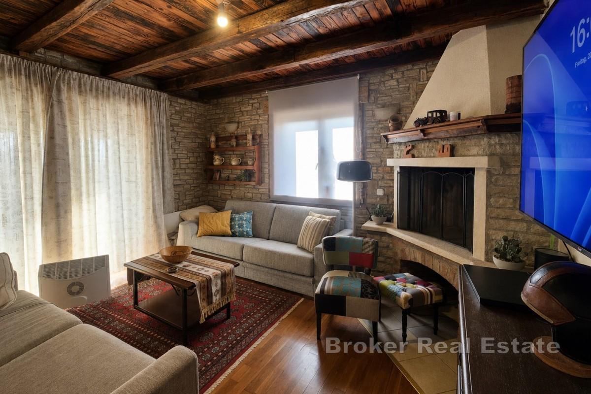 Villa mit Pool und separatem Apartment