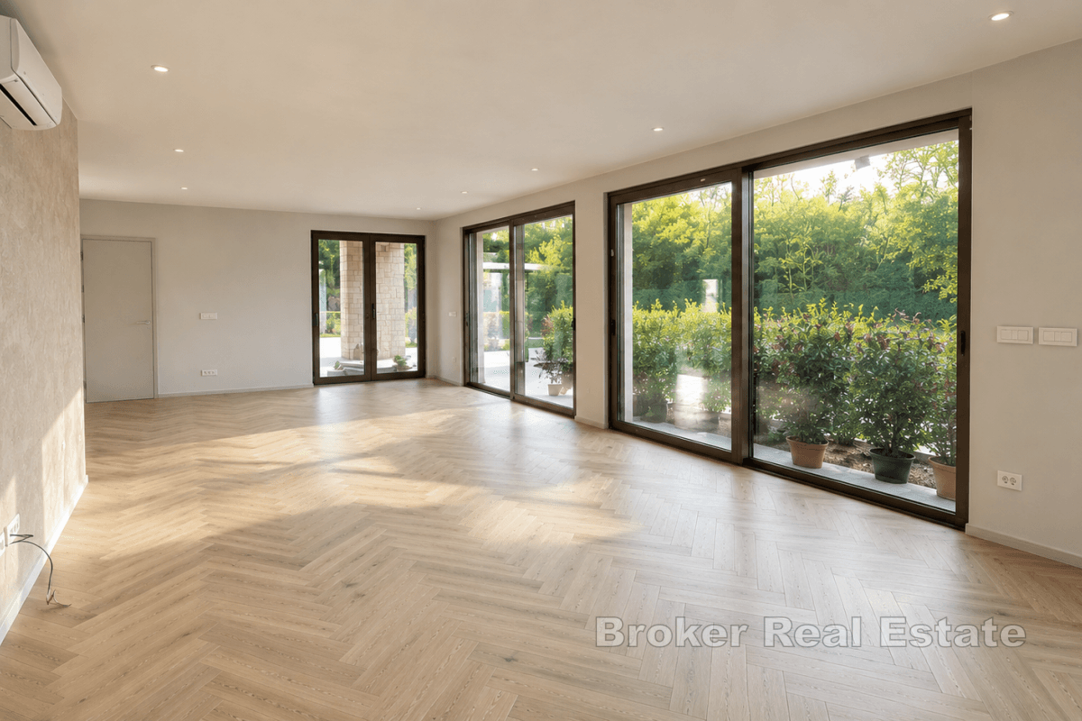 Villa moderne avec espace bien-être et piscine près de Poreč