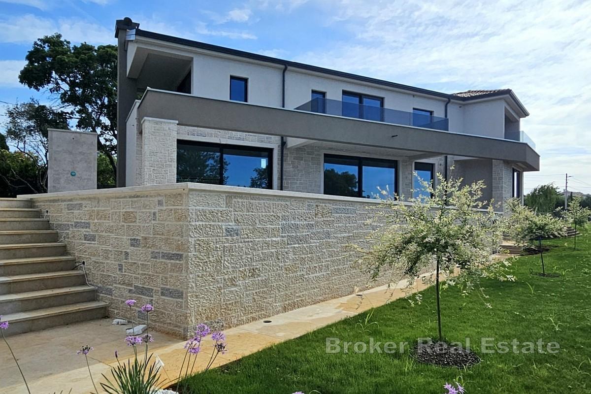 Moderne Villa mit Pool und Meerblick