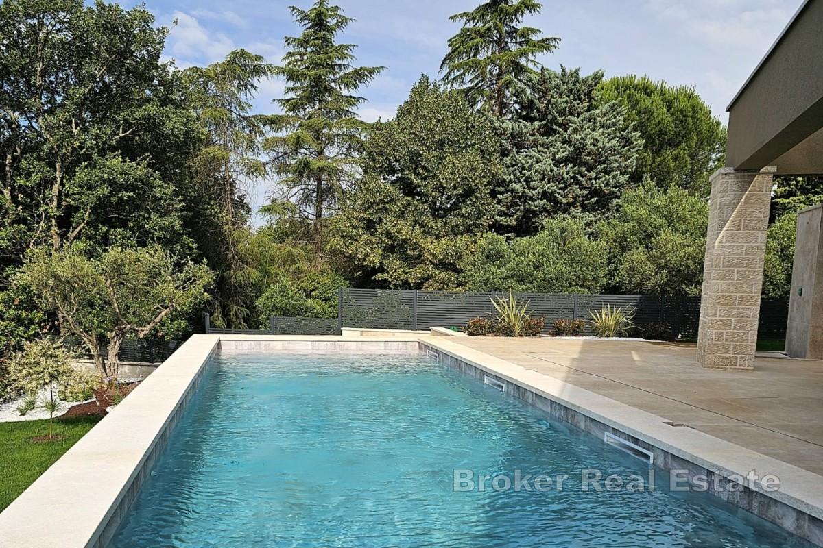 Moderne Villa mit Pool und Meerblick