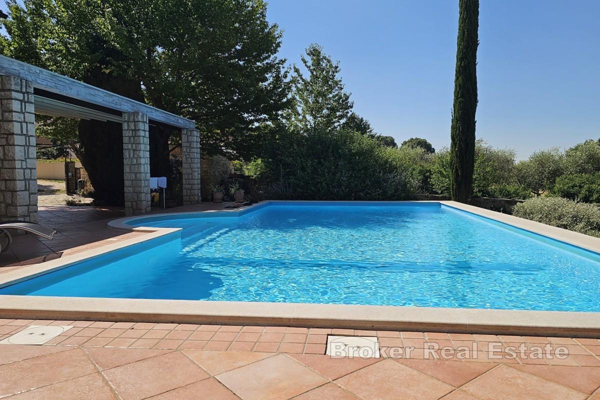 Villa con piscina immersa nel verde vicino a Parenzo