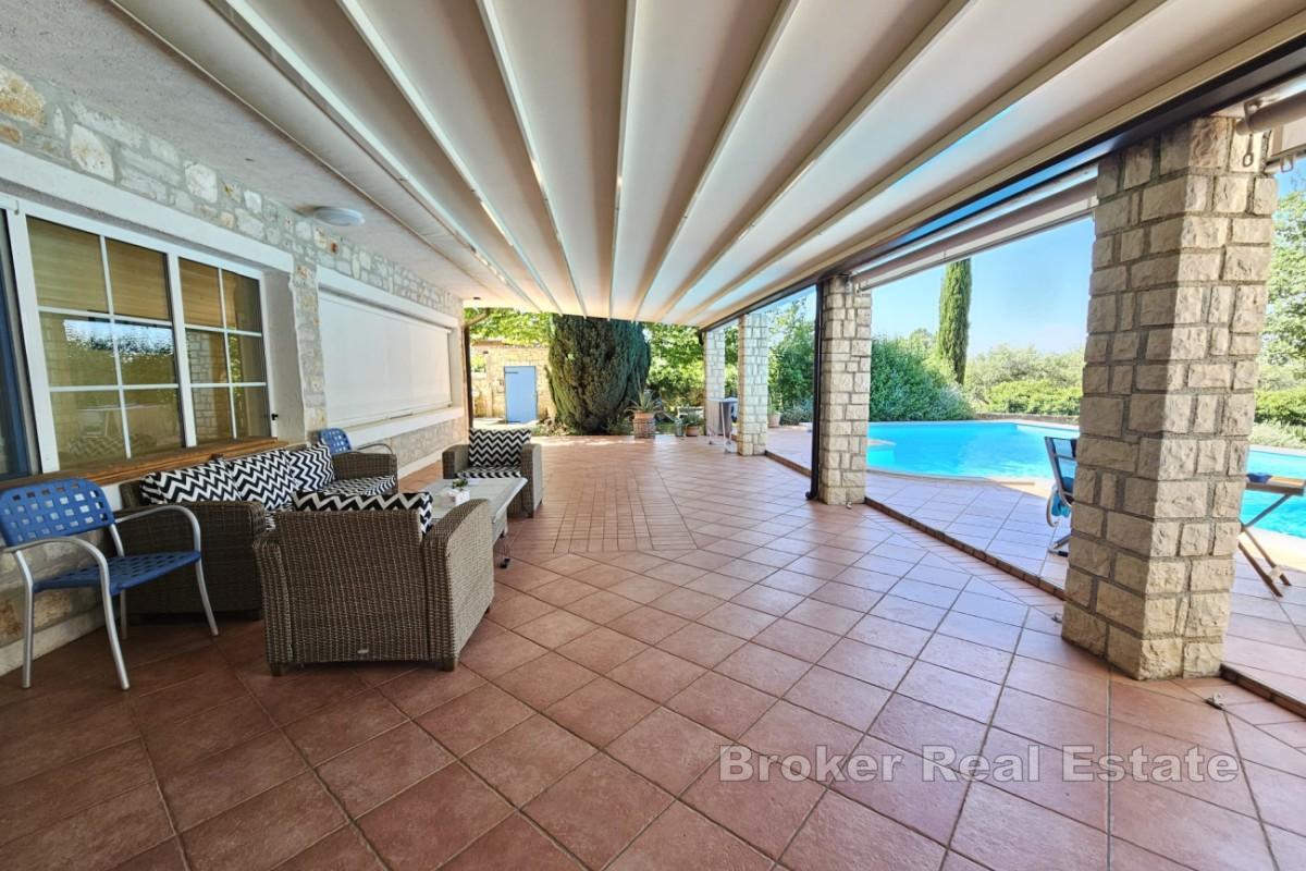 Villa con piscina immersa nel verde vicino a Parenzo