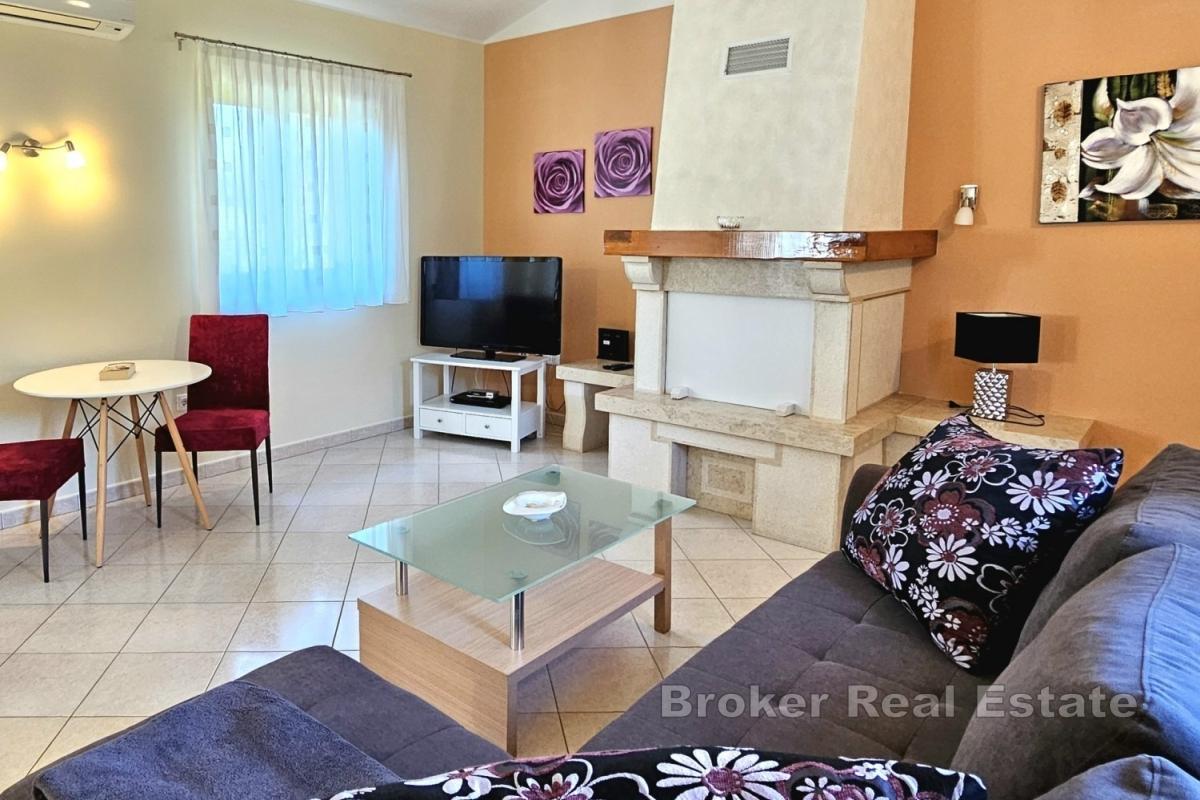 Casa con piscina e giardino paesaggistico